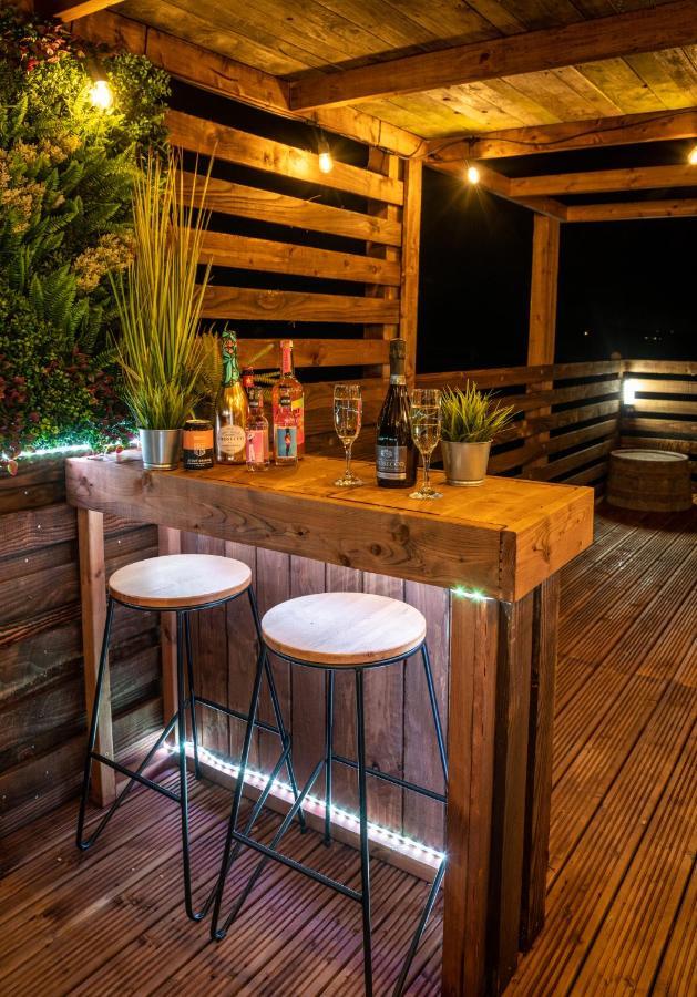 Hillside View Shepherds Hut - Ockeridge Rural Retreats Little Witley Экстерьер фото